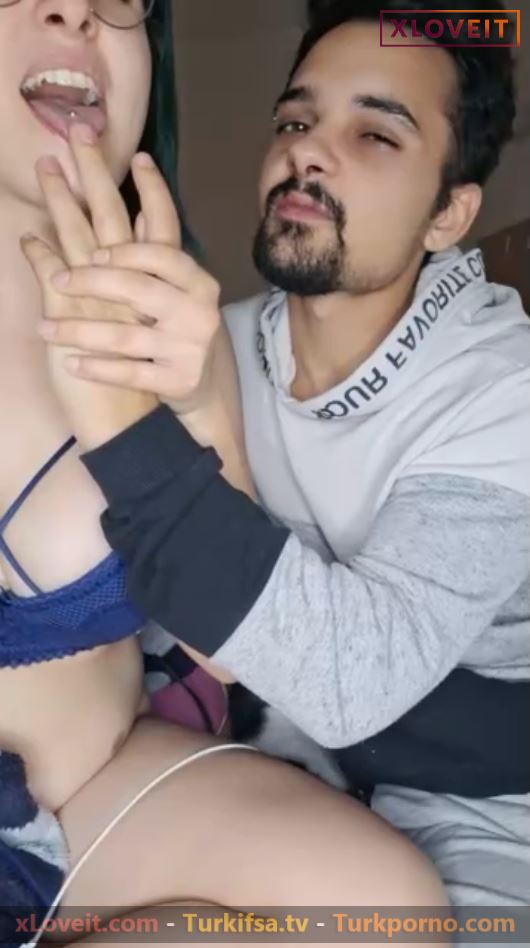 Tango Afrodit ifşa Yeşil saçlı balık etli kız